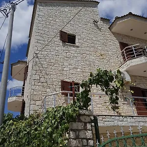 Eglent's Tourist House Gasthof Sarandë